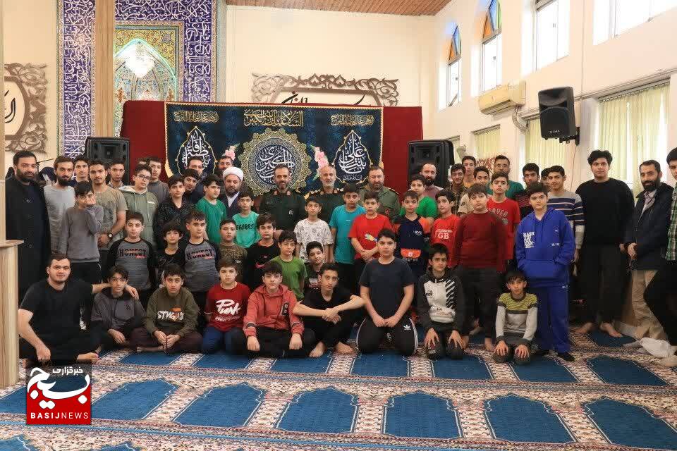 دیدار فرمانده سپاه قدس گیلان با معتکفین در رشت دیدار فرمانده سپاه قدس گیلان با معتکفین در رشت