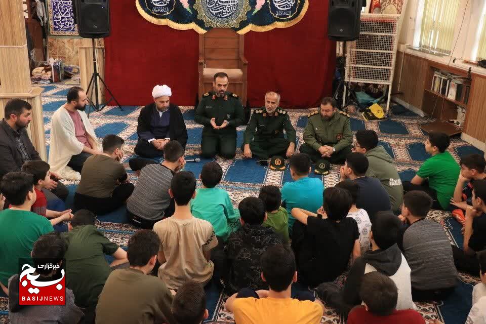 دیدار فرمانده سپاه قدس گیلان با معتکفین در رشت دیدار فرمانده سپاه قدس گیلان با معتکفین در رشت