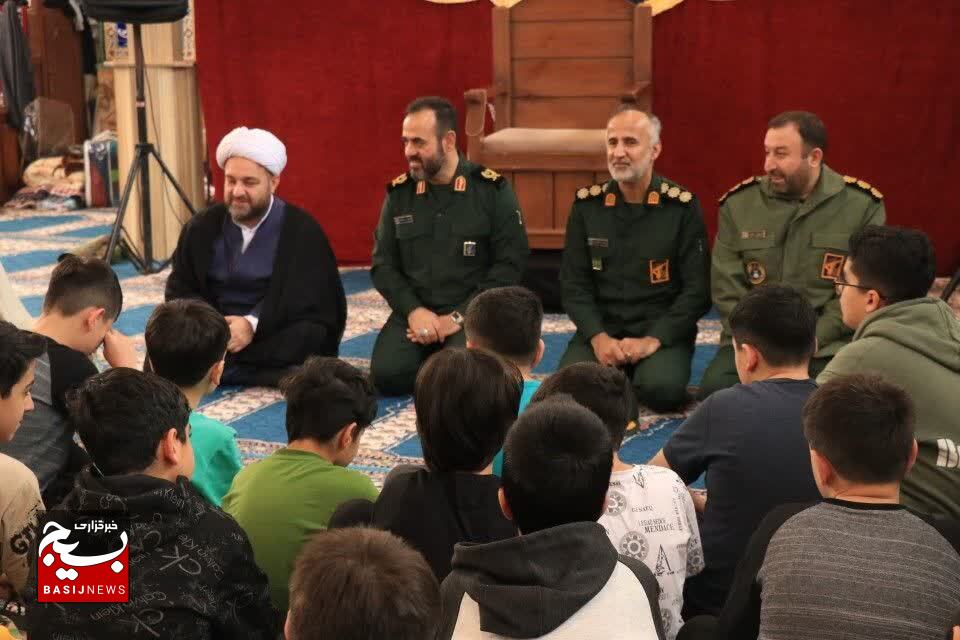دیدار فرمانده سپاه قدس گیلان با معتکفین در رشت دیدار فرمانده سپاه قدس گیلان با معتکفین در رشت