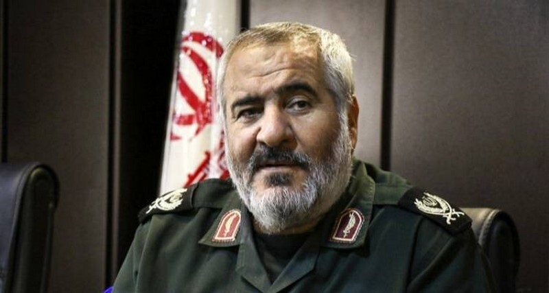 دشمن از بیرق حسینی و چادر زنان میترسد دشمن از بیرق حسینی و چادر زنان میترسد