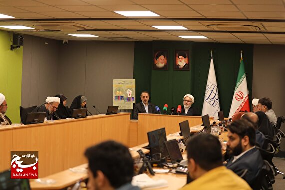 آیین رونمایی از مجموعه آثار همایش های شهید سلیمانی مکتب انتظار و مقاومت نظریه انتظار در اندیشه حضرت آیت الله العظمی خامنه‌ای