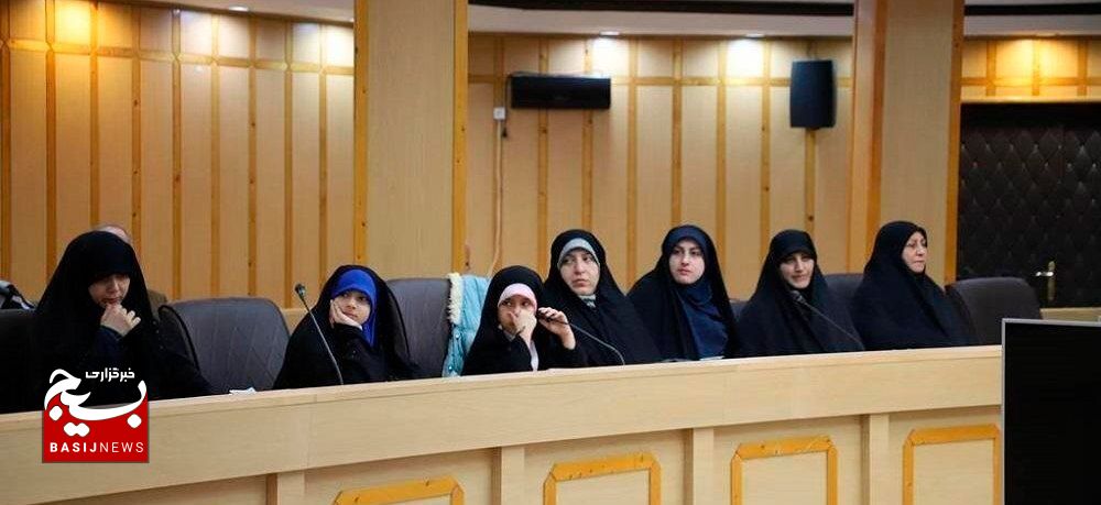 تجلیل ازخانوادههای شهدای مدافع حرم و امنیت تجلیل ازخانوادههای شهدای مدافع حرم و امنیت