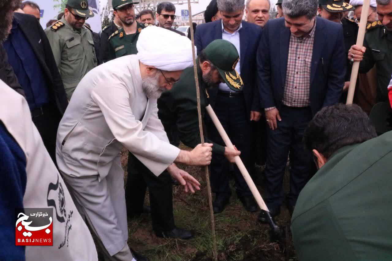تعهد گیلان در یک دورهی ۴ ساله کاشت ۳۲ میلیون اصله نهال تعهد گیلان در یک دورهی ۴ ساله کاشت ۳۲ میلیون اصله نهال