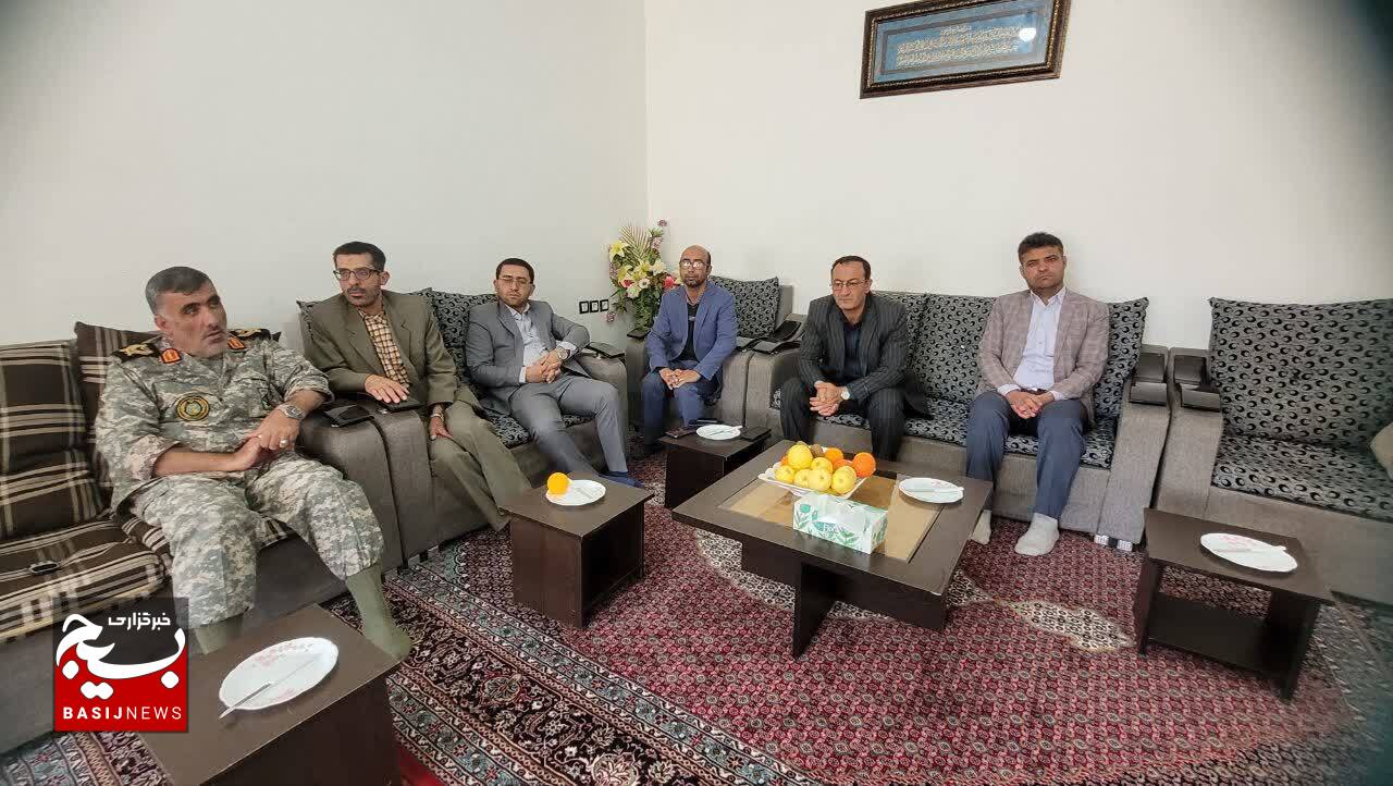 دیدار صمیمانه بسیج اساتید دانشگاه آزاد اسلامي کهگیلویه و بویراحمد با فرمانده تیپ ۴٨ فتح استان دیدار صمیمانه بسیج اساتید دانشگاه آزاد اسلامي کهگیلویه و بویراحمد با فرمانده تیپ ۴٨ فتح استان