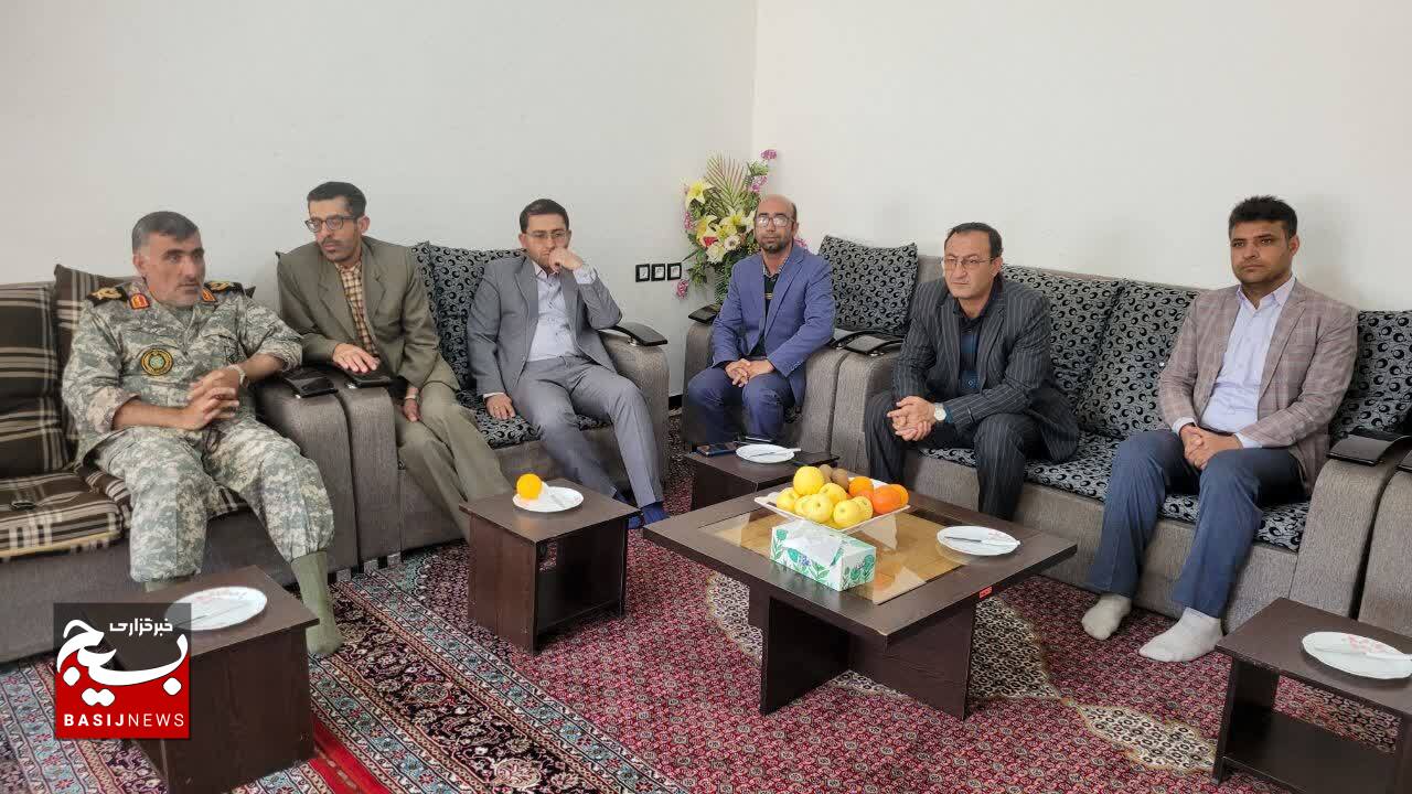 دیدار صمیمانه بسیج اساتید دانشگاه آزاد اسلامي کهگیلویه و بویراحمد با فرمانده تیپ ۴٨ فتح استان دیدار صمیمانه بسیج اساتید دانشگاه آزاد اسلامي کهگیلویه و بویراحمد با فرمانده تیپ ۴٨ فتح استان