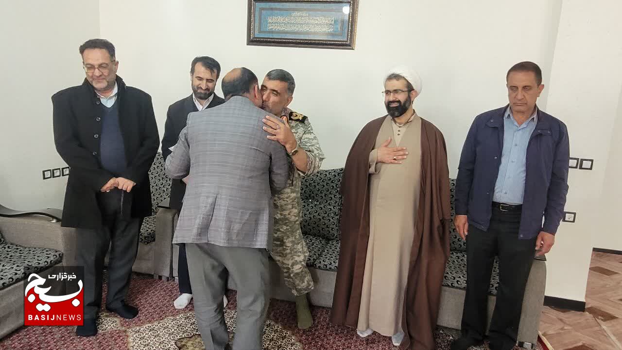 دیدار صمیمانه بسیج اساتید دانشگاه آزاد اسلامي کهگیلویه و بویراحمد با فرمانده تیپ ۴٨ فتح استان دیدار صمیمانه بسیج اساتید دانشگاه آزاد اسلامي کهگیلویه و بویراحمد با فرمانده تیپ ۴٨ فتح استان