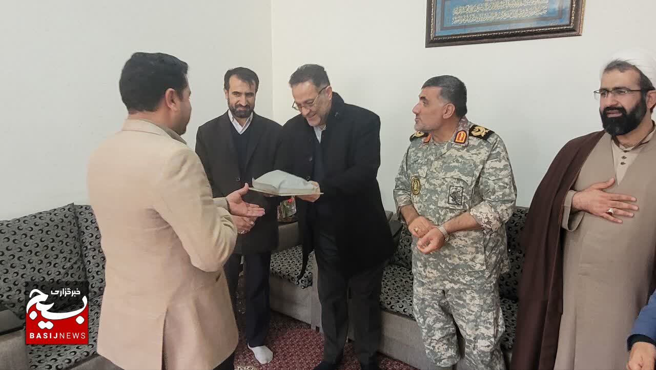 دیدار صمیمانه بسیج اساتید دانشگاه آزاد اسلامي کهگیلویه و بویراحمد با فرمانده تیپ ۴٨ فتح استان دیدار صمیمانه بسیج اساتید دانشگاه آزاد اسلامي کهگیلویه و بویراحمد با فرمانده تیپ ۴٨ فتح استان
