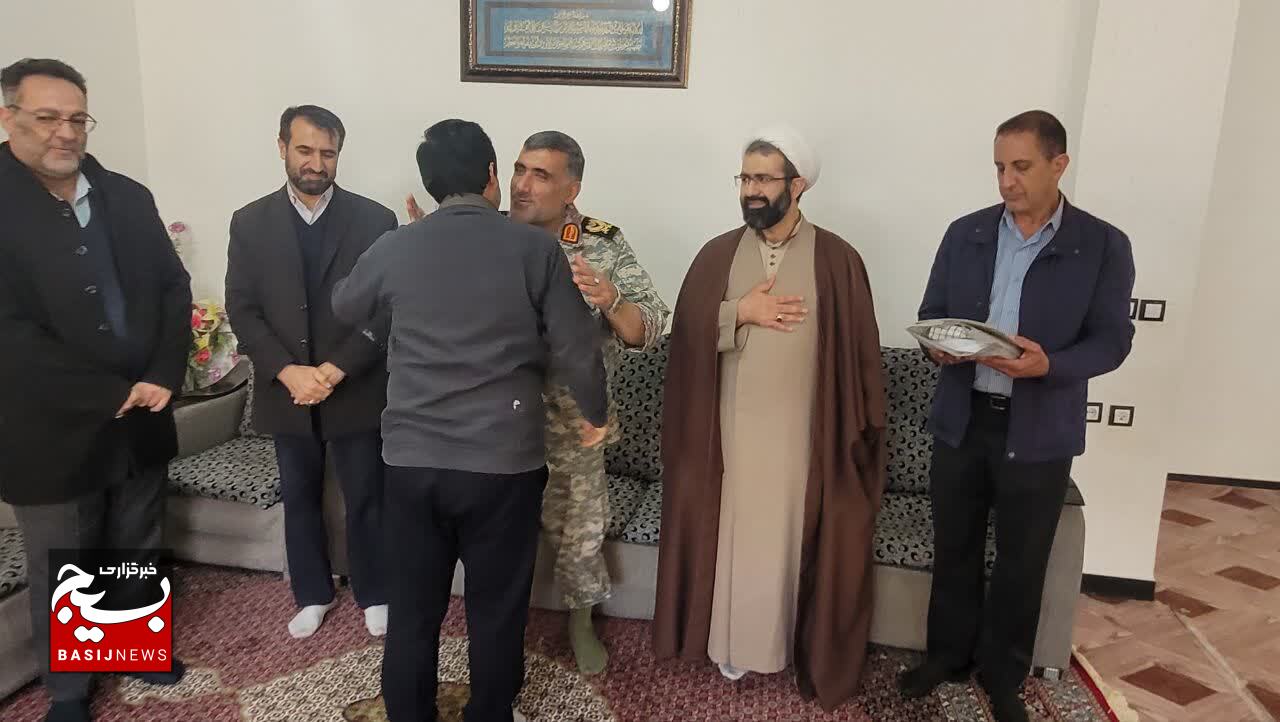 دیدار صمیمانه بسیج اساتید دانشگاه آزاد اسلامي کهگیلویه و بویراحمد با فرمانده تیپ ۴٨ فتح استان دیدار صمیمانه بسیج اساتید دانشگاه آزاد اسلامي کهگیلویه و بویراحمد با فرمانده تیپ ۴٨ فتح استان
