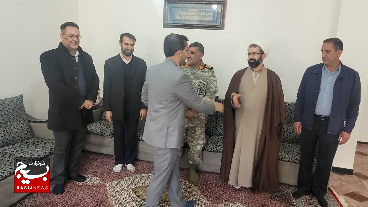 دیدار صمیمانه بسیج اساتید دانشگاه آزاد اسلامي کهگیلویه و بویراحمد با فرمانده تیپ ۴٨ فتح استان دیدار صمیمانه بسیج اساتید دانشگاه آزاد اسلامي کهگیلویه و بویراحمد با فرمانده تیپ ۴٨ فتح استان