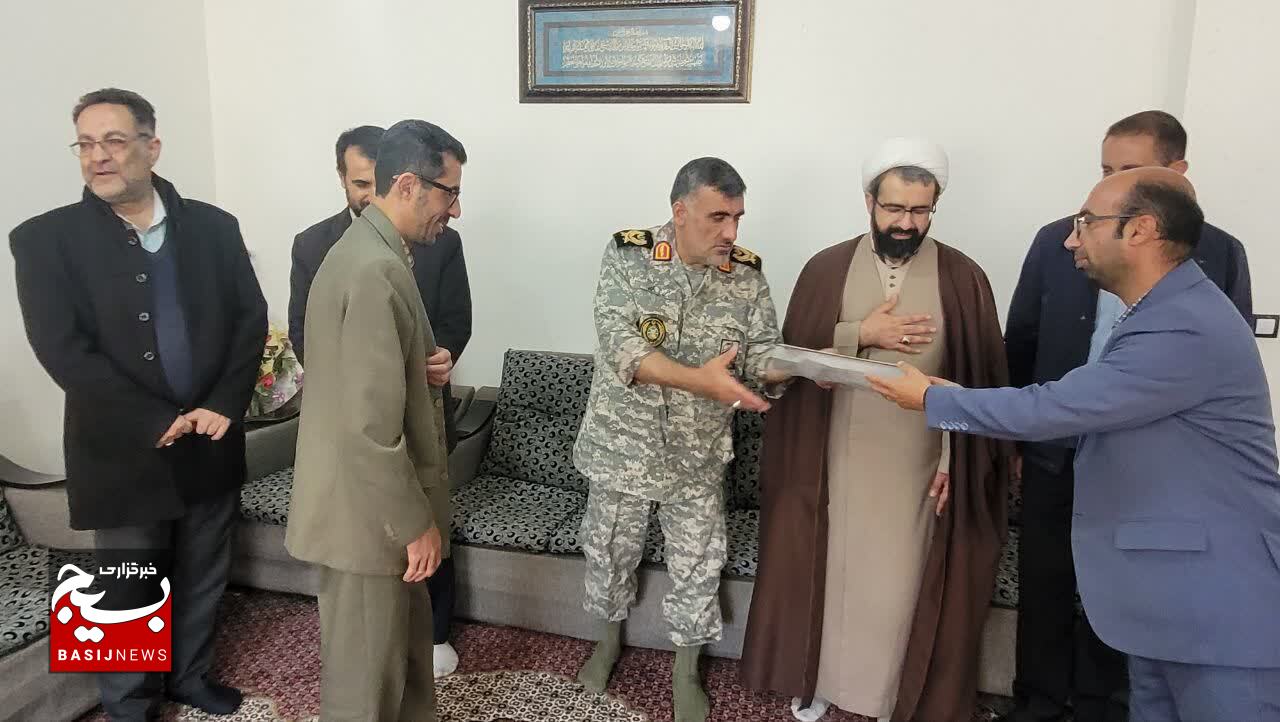 دیدار صمیمانه بسیج اساتید دانشگاه آزاد اسلامي کهگیلویه و بویراحمد با فرمانده تیپ ۴٨ فتح استان دیدار صمیمانه بسیج اساتید دانشگاه آزاد اسلامي کهگیلویه و بویراحمد با فرمانده تیپ ۴٨ فتح استان