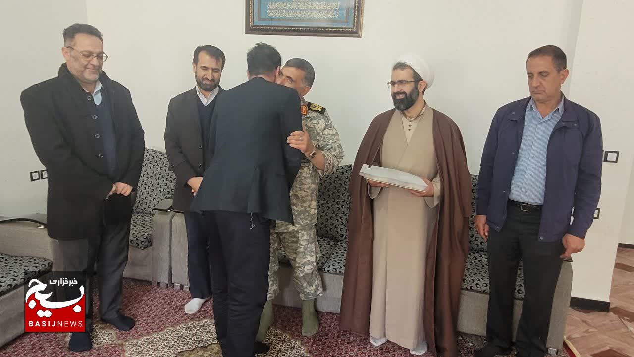 دیدار صمیمانه بسیج اساتید دانشگاه آزاد اسلامي کهگیلویه و بویراحمد با فرمانده تیپ ۴٨ فتح استان دیدار صمیمانه بسیج اساتید دانشگاه آزاد اسلامي کهگیلویه و بویراحمد با فرمانده تیپ ۴٨ فتح استان