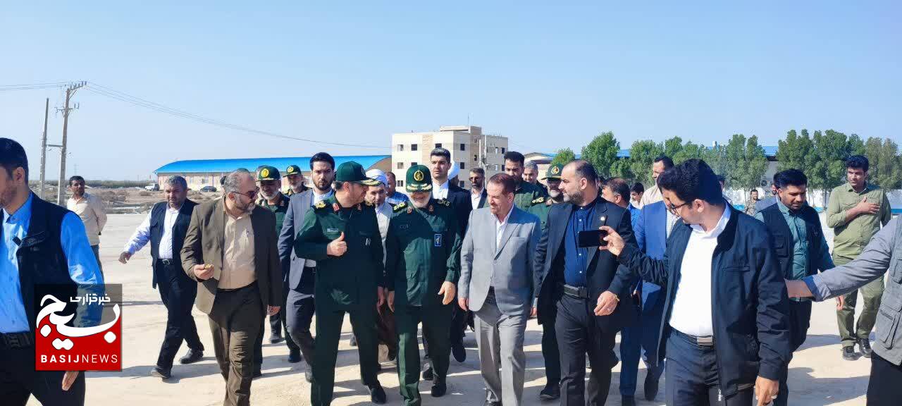 کلنگ زنی مجتمع اردوگاهی شهدای سپاه فتح در خرمشهر کلنگ زنی مجتمع اردوگاهی شهدای سپاه فتح در خرمشهر