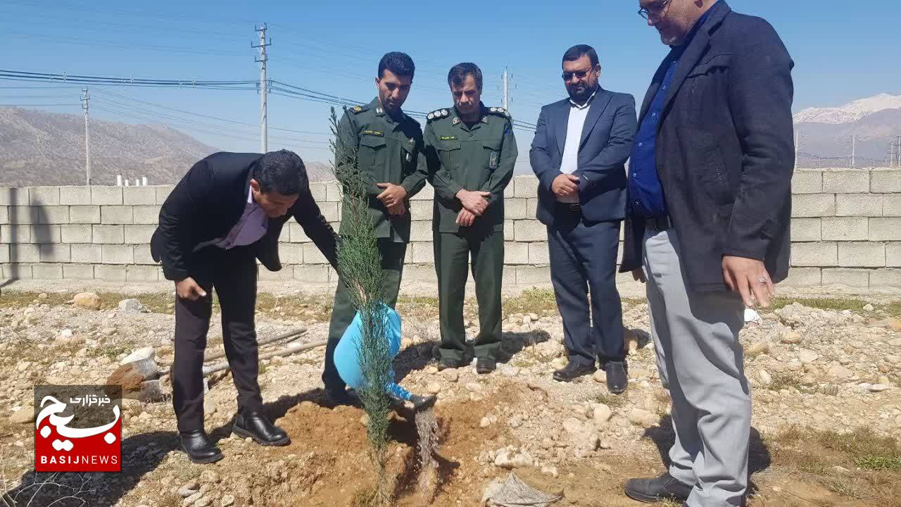 کاشت بیش از 2 هزار نهال در شهرک ها و نواحی صنعتی کهگیلویه وبویراحمد