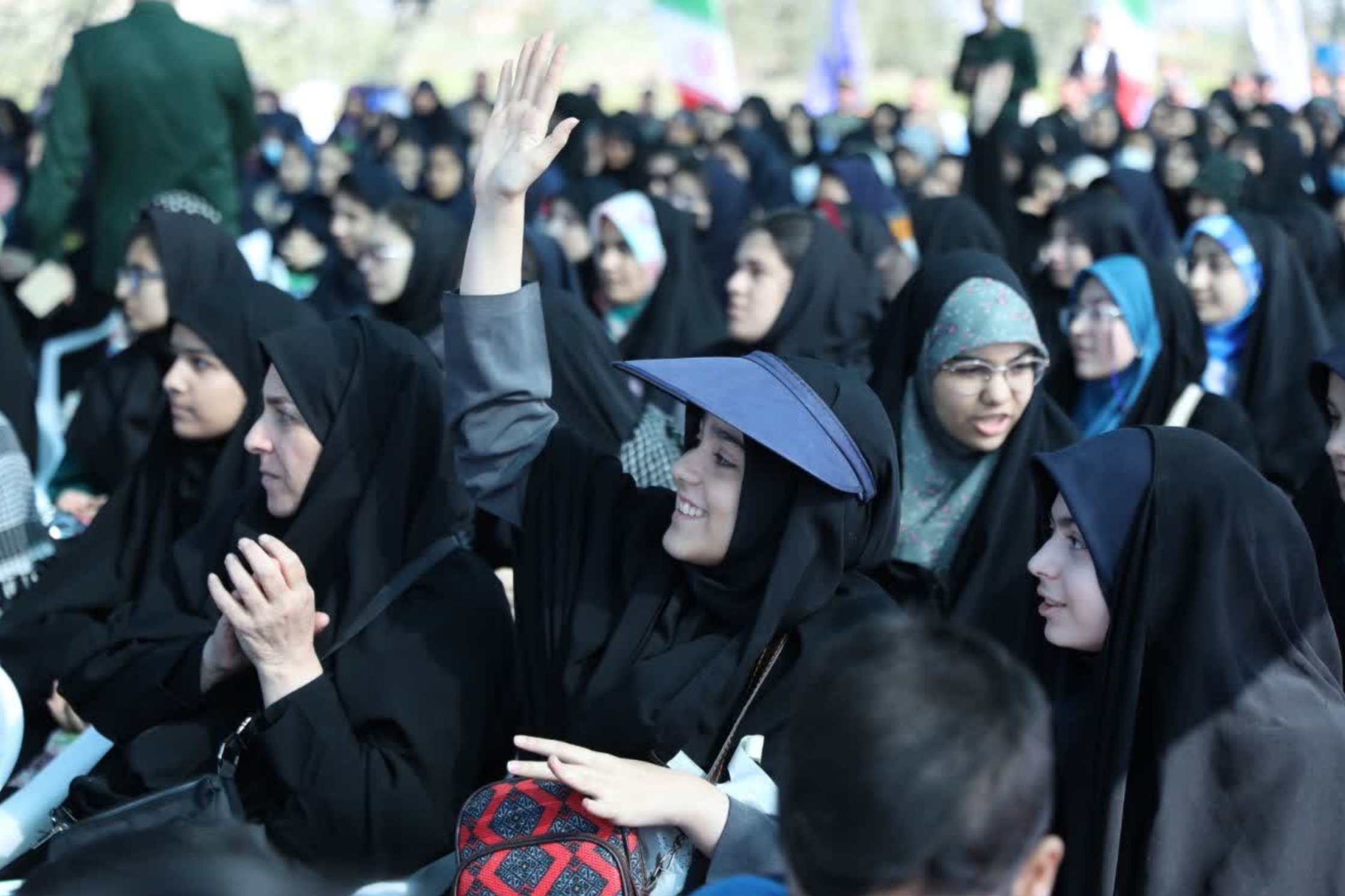 حضور سردار حاجی زاده در بین سمپادی ها حضور سردار حاجی زاده در بین سمپادی ها