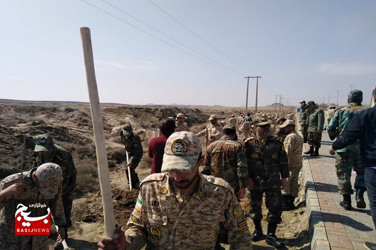 نظامیان در 2 پادگان مشهد نهال کاشتند نظامیان در 2 پادگان مشهد نهال کاشتند