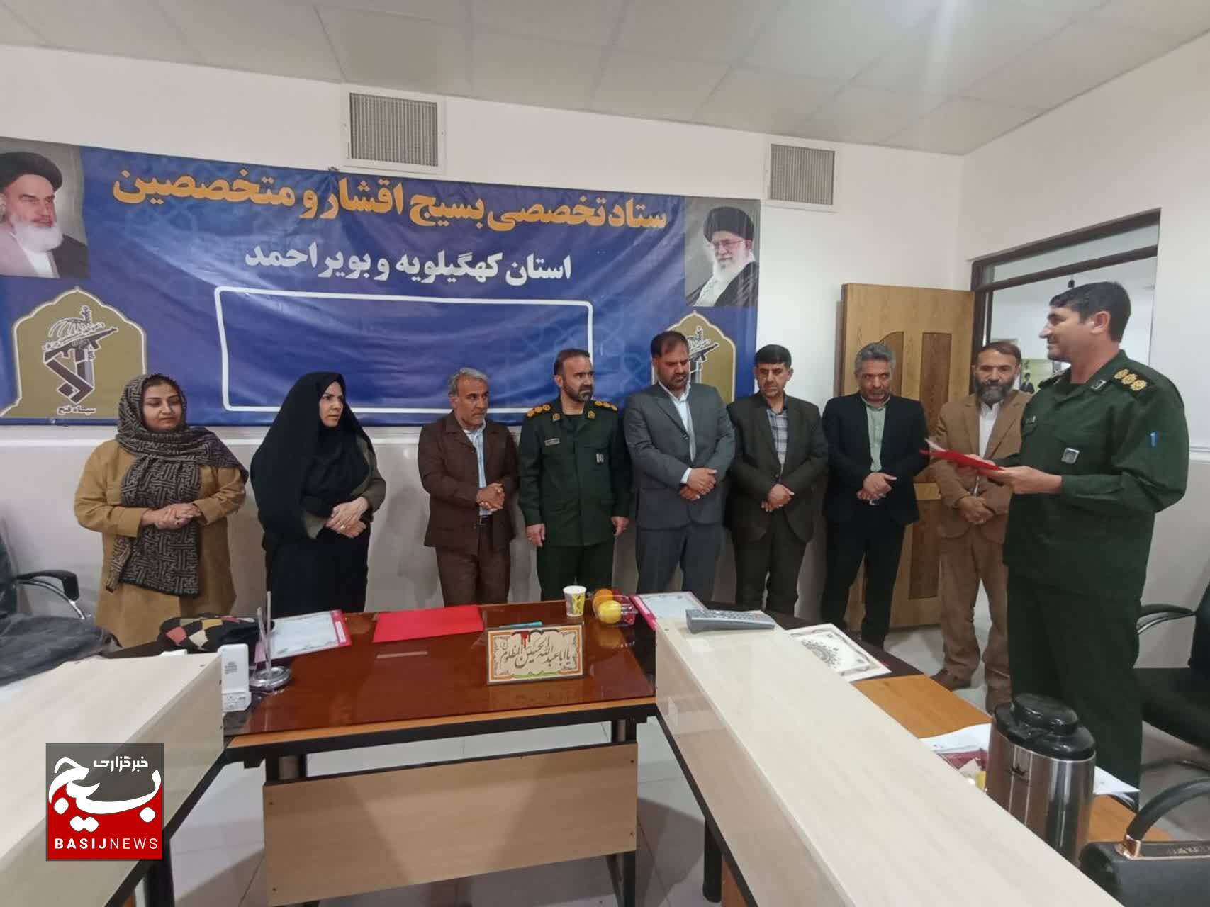 تجلیل از هنرمندان برتر دومین جشنواره صنایع دستی بسیج در یاسوج