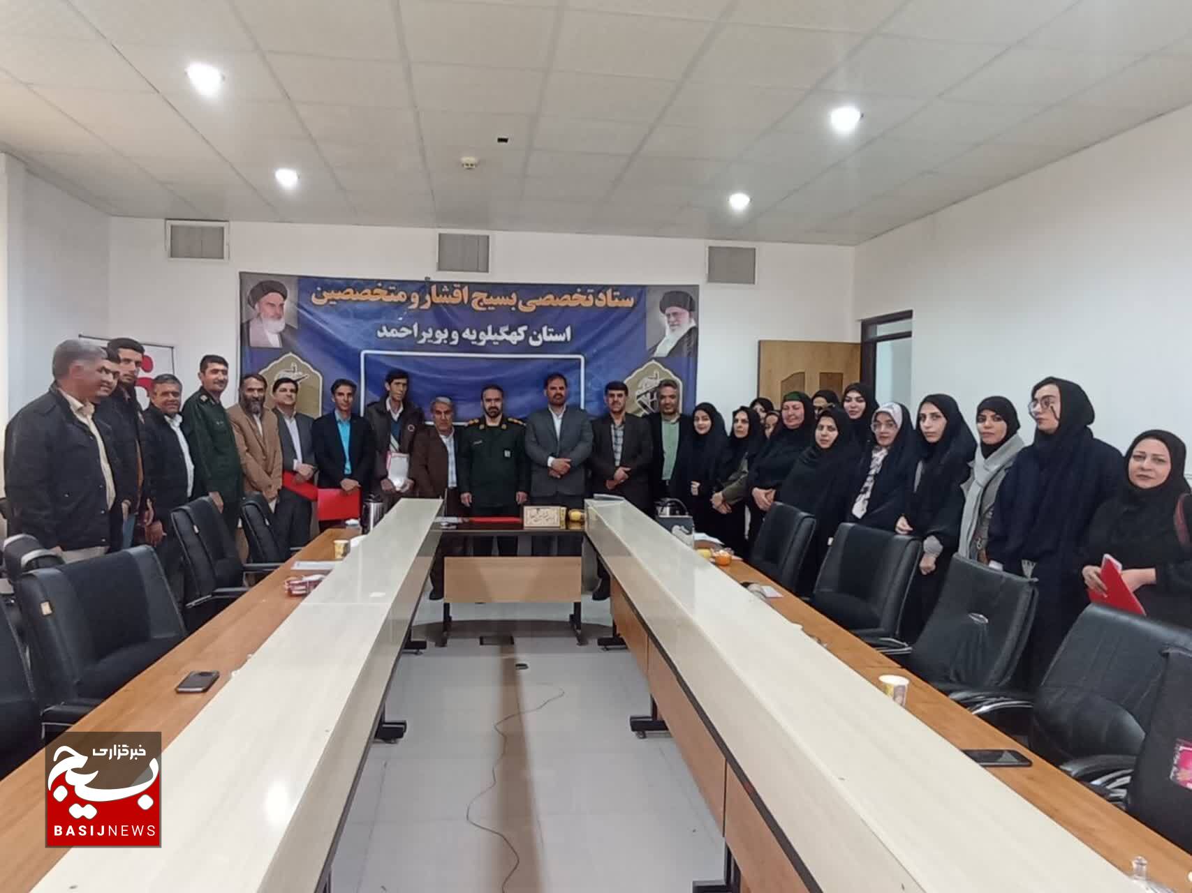 تجلیل از هنرمندان برتر دومین جشنواره صنایع دستی بسیج در یاسوج