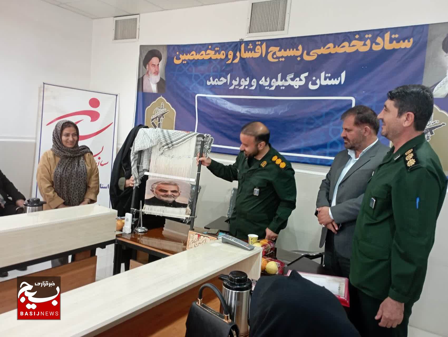 تجلیل از هنرمندان برتر دومین جشنواره صنایع دستی بسیج در یاسوج