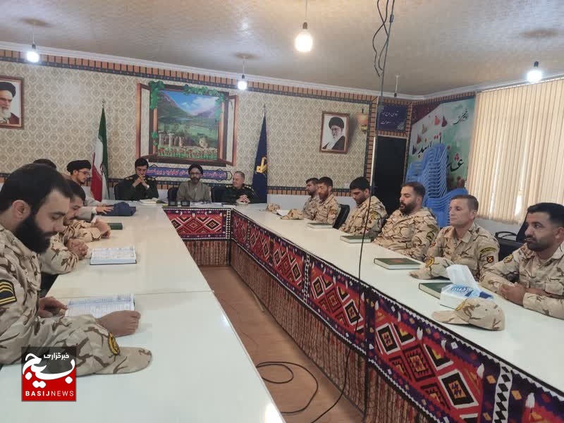 تجلیل از سربازان ناحیه عشایر کهگیلویه و بویراحمد تجلیل از سربازان ناحیه عشایر کهگیلویه و بویراحمد