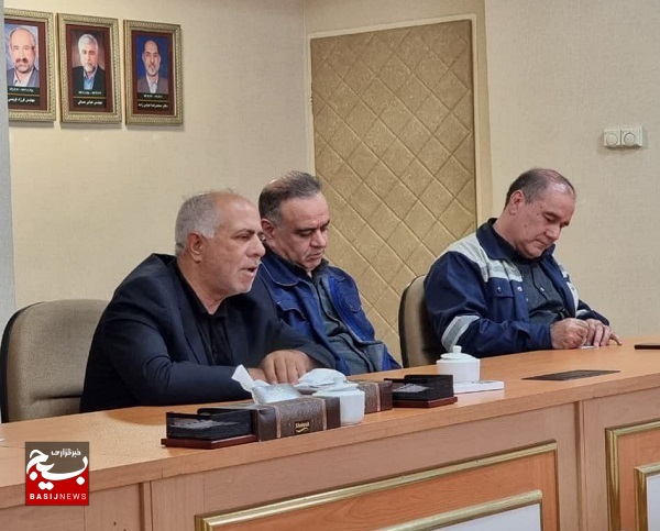 تجلیل از فرزندان شهید شاغل در شرکت پتروشیمی تبریز تجلیل از فرزندان شهید شاغل در شرکت پتروشیمی تبریز