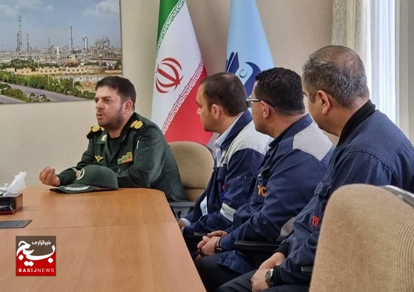 تجلیل از فرزندان شهید شاغل در شرکت پتروشیمی تبریز تجلیل از فرزندان شهید شاغل در شرکت پتروشیمی تبریز
