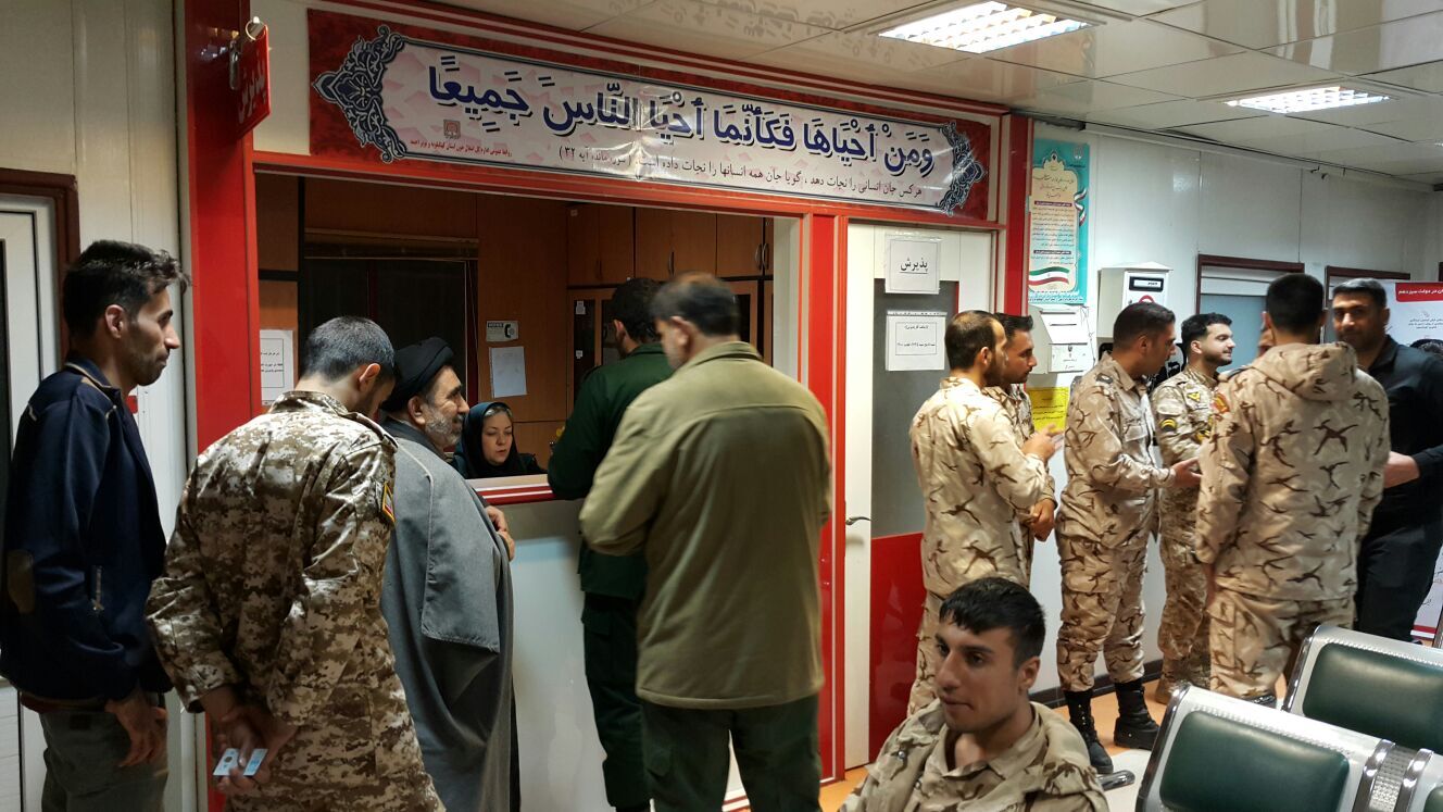اهدای خون رزمندگان تیپ 48 فتح در آخرین روزهای سال اهدای خون رزمندگان تیپ 48 فتح در آخرین روزهای سال