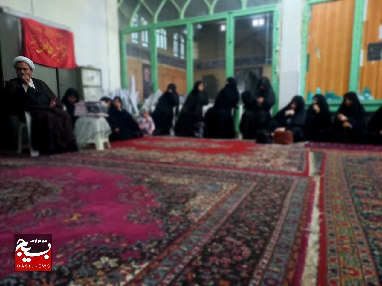 تجلیل امامجمعه شهرستان جعفرآباد از مربیان حلقههای قرآنی پایگاه حضرت زهرا(س) تجلیل امامجمعه شهرستان جعفرآباد از مربیان حلقههای قرآنی پایگاه حضرت زهرا(س)