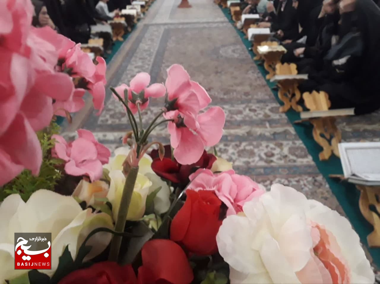 عهد قرآنی «در طول سال میخوانمت» بسیجیان حوزه حضرت نرجس(س) قم عهد قرآنی «در طول سال میخوانمت» بسیجیان حوزه حضرت نرجس(س) قم