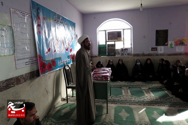 تجلیل از دانش‌آموزان فعال عفاف و حجاب آموزشگاه رودکی کنگان
