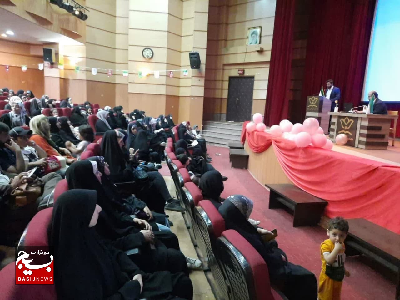 اردوی نجومی بسیجیان حوزه حضرت فاطمه(س) در رصد خانه و نمایشگاه کانون مریم قم اردوی نجومی بسیجیان حوزه حضرت فاطمه(س) در رصد خانه و نمایشگاه کانون مریم قم