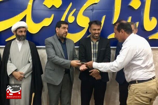 کارگران نمونه تنگستانی تقدیر شدند کارگران نمونه تنگستانی تقدیر شدند