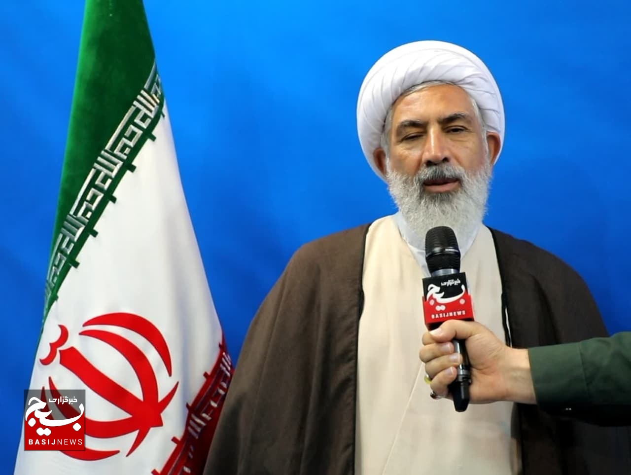 پاسداران با اعتقاد راسخ به معارف دینی و ولایت راه نظام و انقلاب را ادامه میدهند پاسداران با اعتقاد راسخ به معارف دینی و ولایت راه نظام و انقلاب را ادامه میدهند