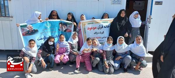 تجلیل از معلمان روستای گورک دژگاه در روز معلم تجلیل از معلمان روستای گورک دژگاه در روز معلم