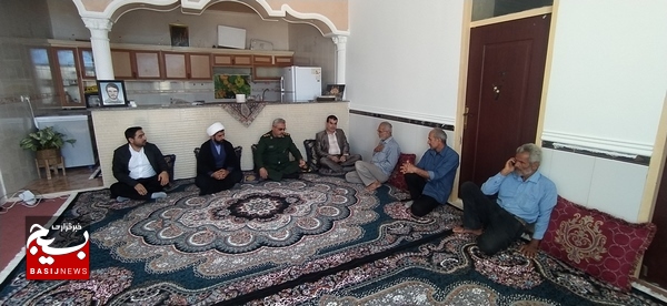 دیدار با خانواده معلم شهید غلامرضا فرهمند دیدار با خانواده معلم شهید غلامرضا فرهمند
