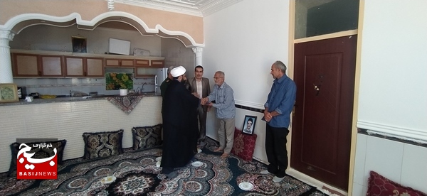 دیدار با خانواده معلم شهید غلامرضا فرهمند دیدار با خانواده معلم شهید غلامرضا فرهمند