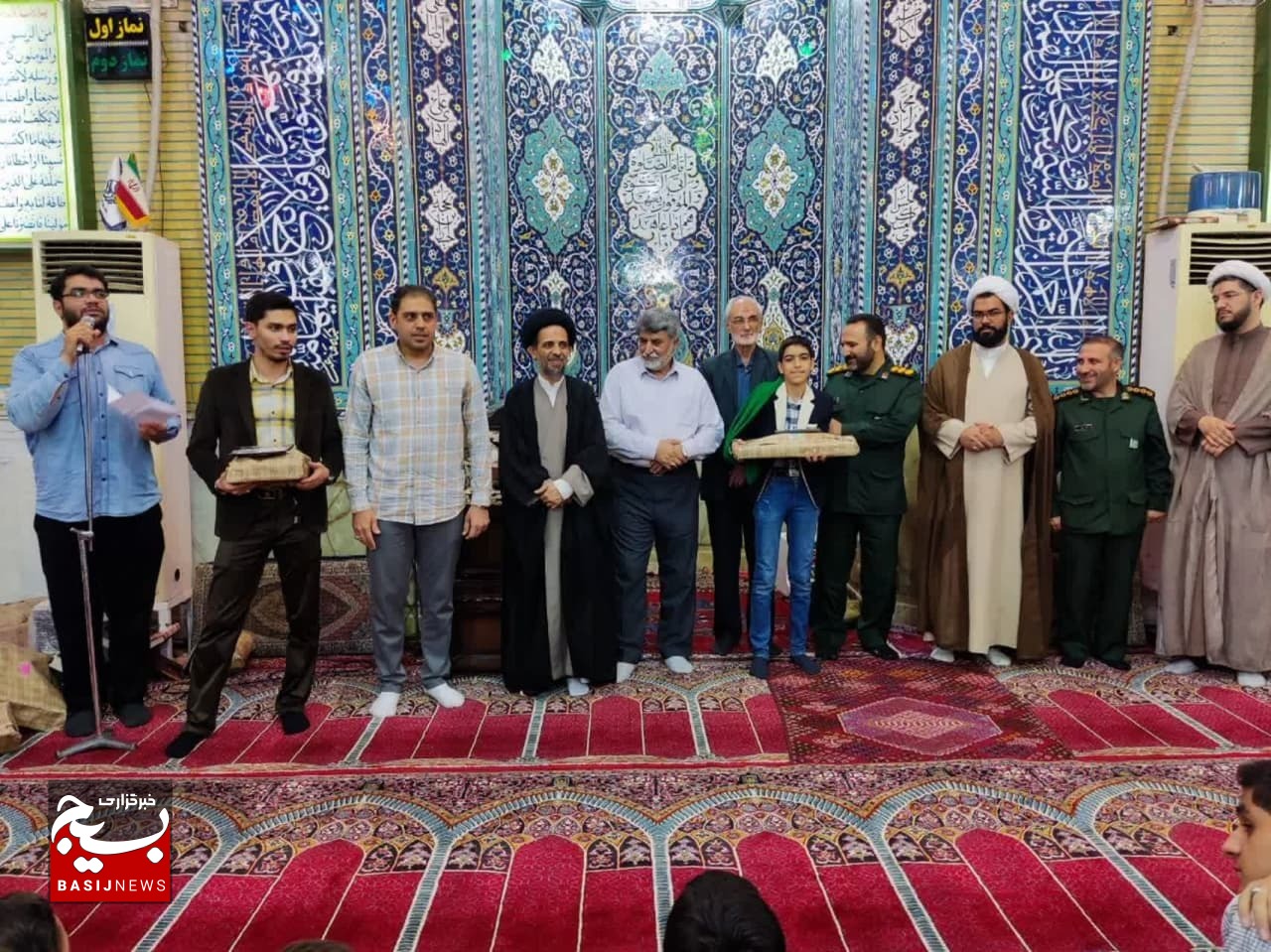 اختتامیه محافل قرآنی ماه مبارک رمضان پایگاه بسیج امام علی(ع) قم برگزار شد اختتامیه محافل قرآنی ماه مبارک رمضان پایگاه بسیج امام علی(ع) قم برگزار شد