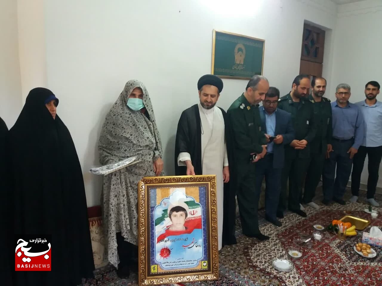 خانواده طلبه شهید فرجی در جویبار تجلیل شد