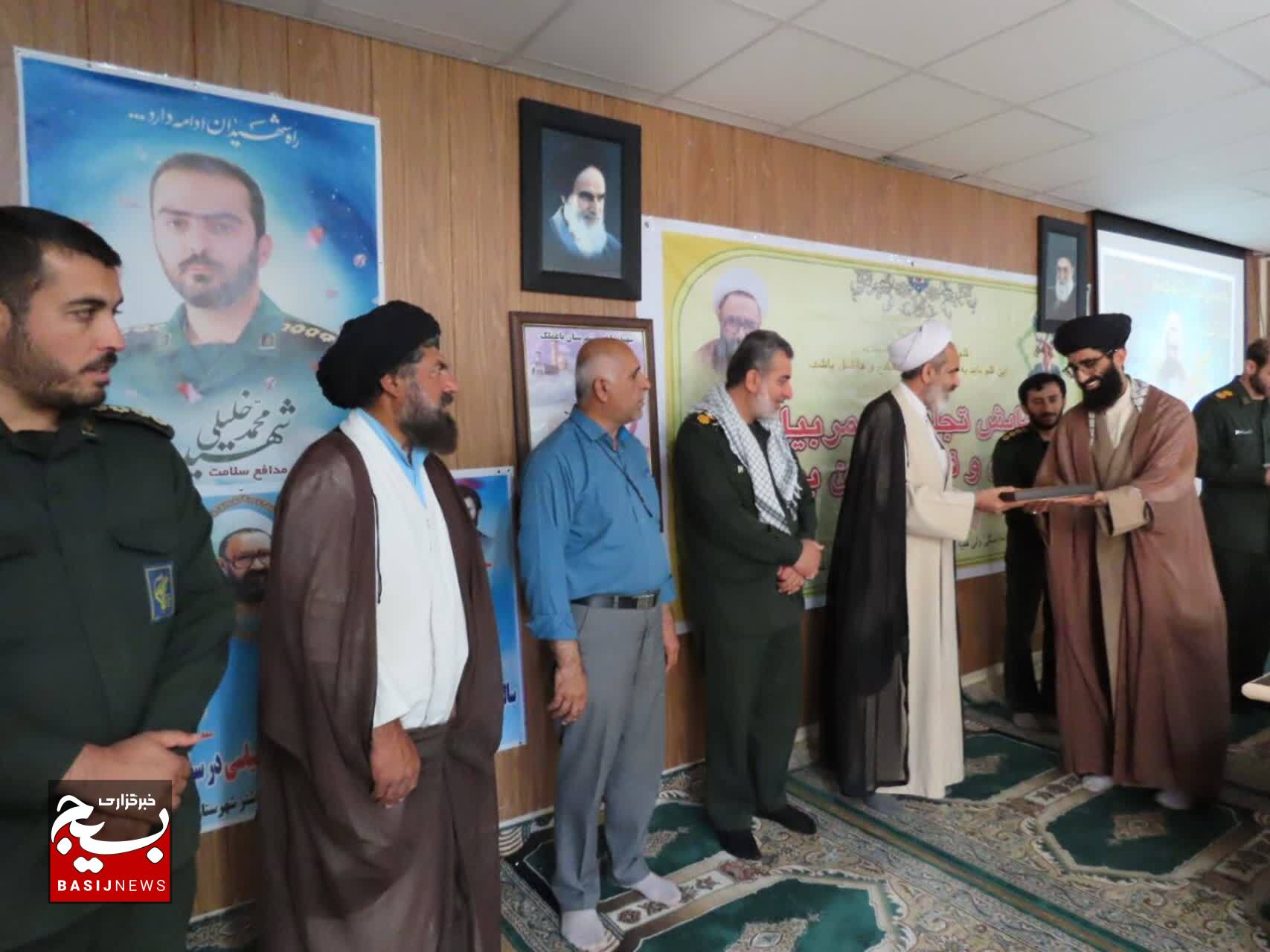 از مربیان عقیدتی سیاسی در باغملک تجلیل بعمل آمد از مربیان عقیدتی سیاسی در باغملک تجلیل بعمل آمد