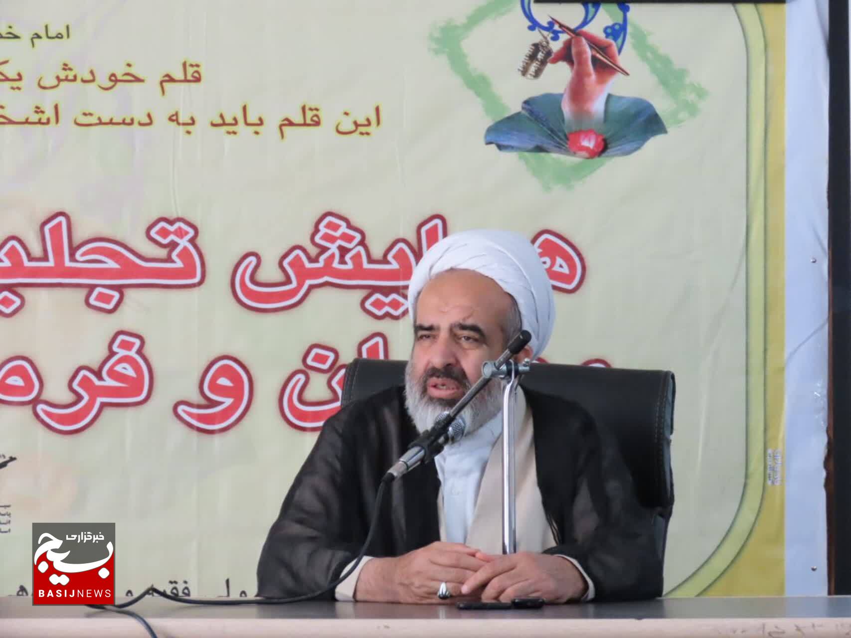 از مربیان عقیدتی سیاسی در باغملک تجلیل بعمل آمد از مربیان عقیدتی سیاسی در باغملک تجلیل بعمل آمد