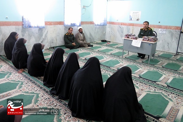 تجلیل از دانشآموزان فعال فرهنگی آموزشگاه پروین اعتصامی کنگان تجلیل از دانشآموزان فعال فرهنگی آموزشگاه پروین اعتصامی کنگان