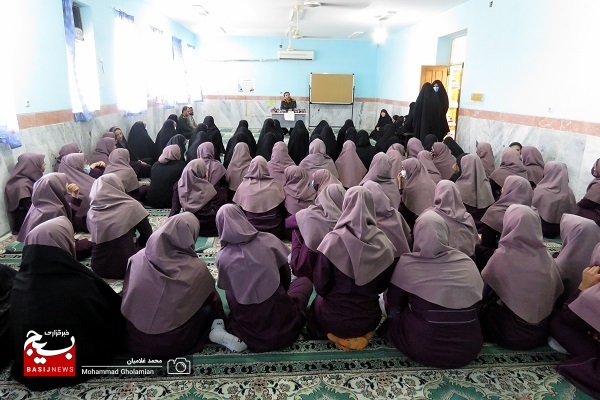 تجلیل از دانشآموزان فعال فرهنگی آموزشگاه پروین اعتصامی کنگان تجلیل از دانشآموزان فعال فرهنگی آموزشگاه پروین اعتصامی کنگان