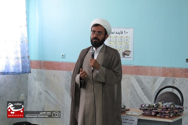تجلیل از دانشآموزان فعال فرهنگی آموزشگاه پروین اعتصامی کنگان تجلیل از دانشآموزان فعال فرهنگی آموزشگاه پروین اعتصامی کنگان