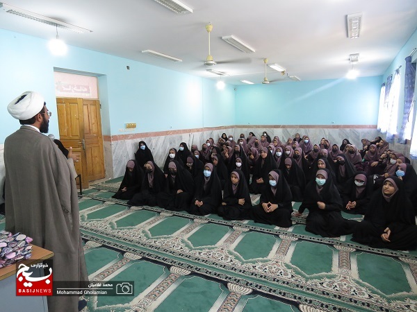 تجلیل از دانشآموزان فعال فرهنگی آموزشگاه پروین اعتصامی کنگان تجلیل از دانشآموزان فعال فرهنگی آموزشگاه پروین اعتصامی کنگان