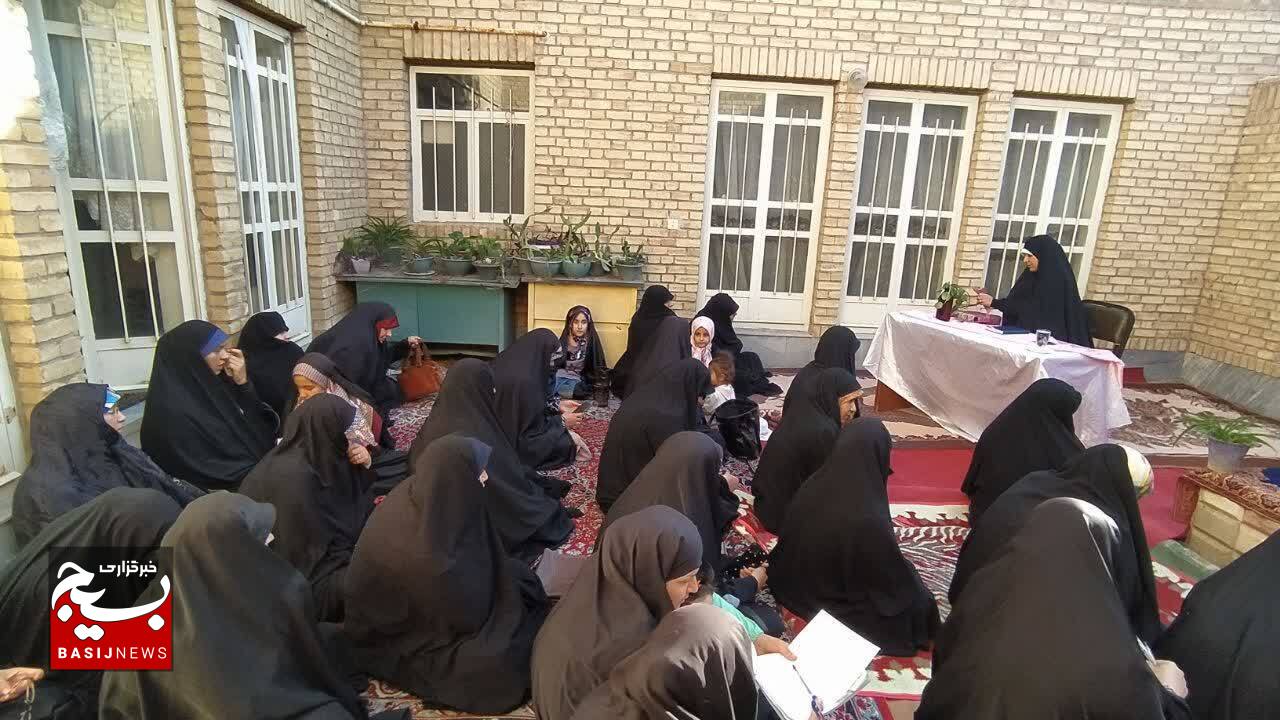 دوره آموزشی بدو ورود بسیج خواهران پایگاه طوبی قم برگزار شد دوره آموزشی بدو ورود بسیج خواهران پایگاه طوبی قم برگزار شد