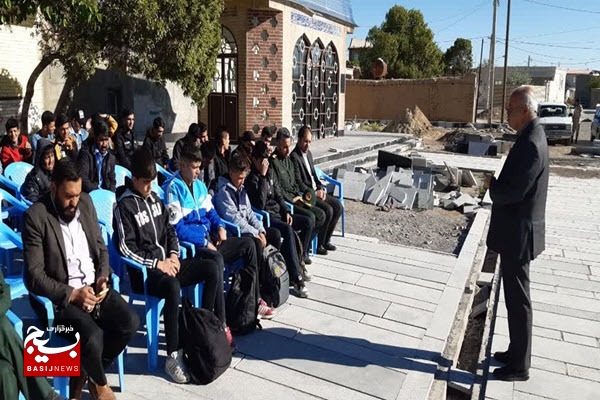 اعزام کاروان راهیان نور بسیجیان فامنین به مناطق عملیاتی غرب کشور اعزام کاروان راهیان نور بسیجیان فامنین به مناطق عملیاتی غرب کشور