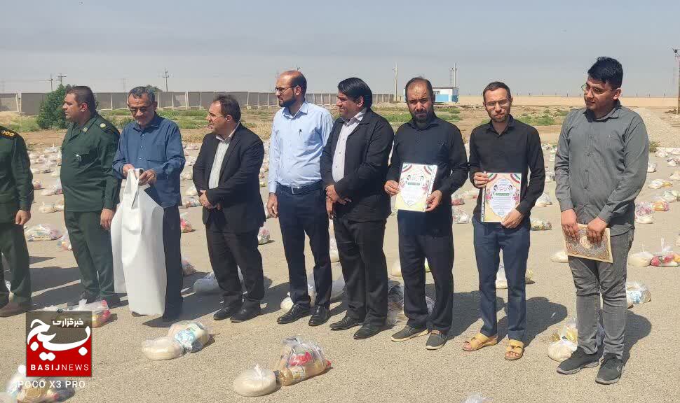 برپایی رزمایش کمک های مومنانه و تجلیل از جهادگران در شهرستان هویزه برپایی رزمایش کمک های مومنانه و تجلیل از جهادگران در شهرستان هویزه