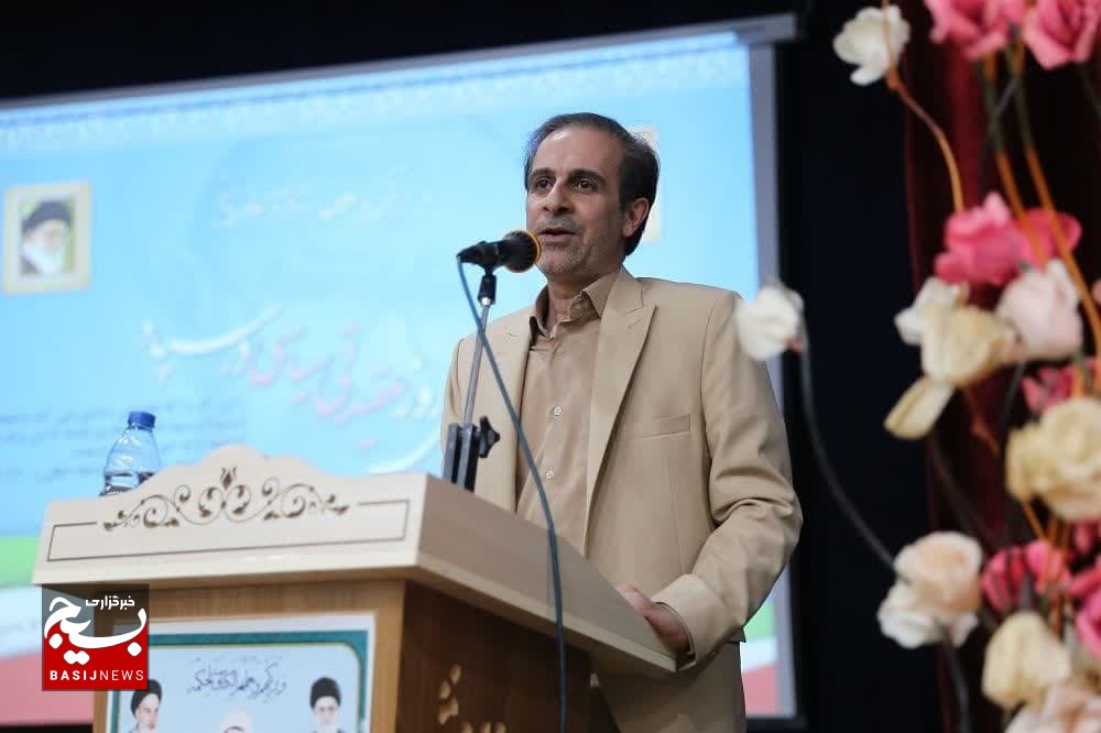 جهاد تبیین موجب بی اثرکردن وسوسه های تبلیغاتی دشمن و عامل امیدافرینی و روشن کردن واقعیت صحنه است