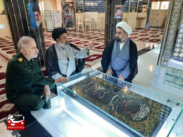 به زیارت شهدا گمنام شهر برازجان رفت/ گزارش تصویری به زیارت شهدا گمنام شهر برازجان رفت/ گزارش تصویری