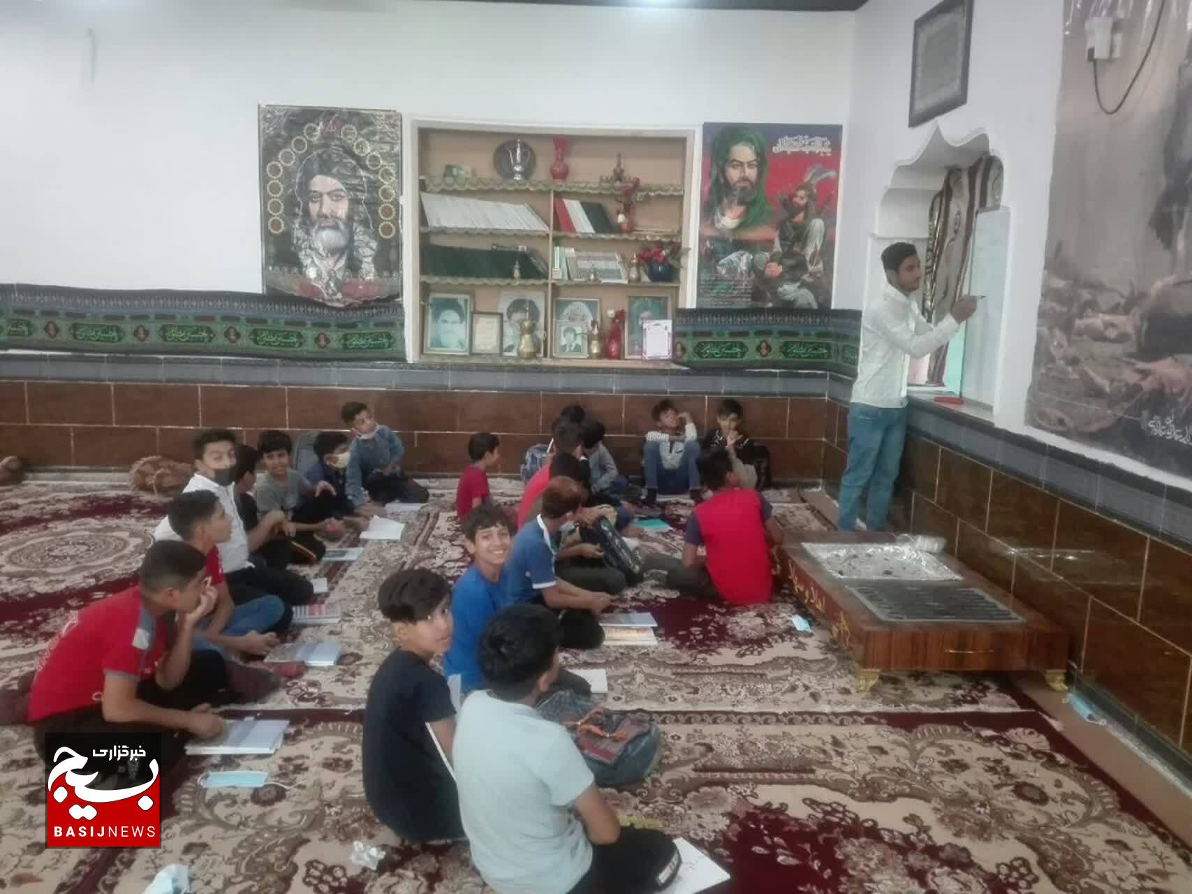 استاد کار خرمشهری، که با خدمت بی منت، موفق ترین گروه جهادی را دارد استاد کار خرمشهری، که با خدمت بی منت، موفق ترین گروه جهادی را دارد