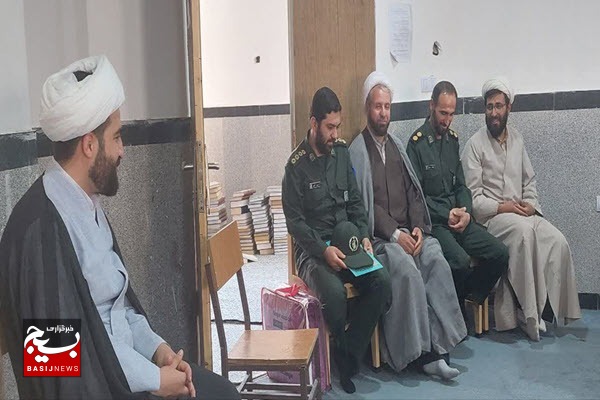 معلمی یک کار تربیتی دشوار و حساس است معلمی یک کار تربیتی دشوار و حساس است